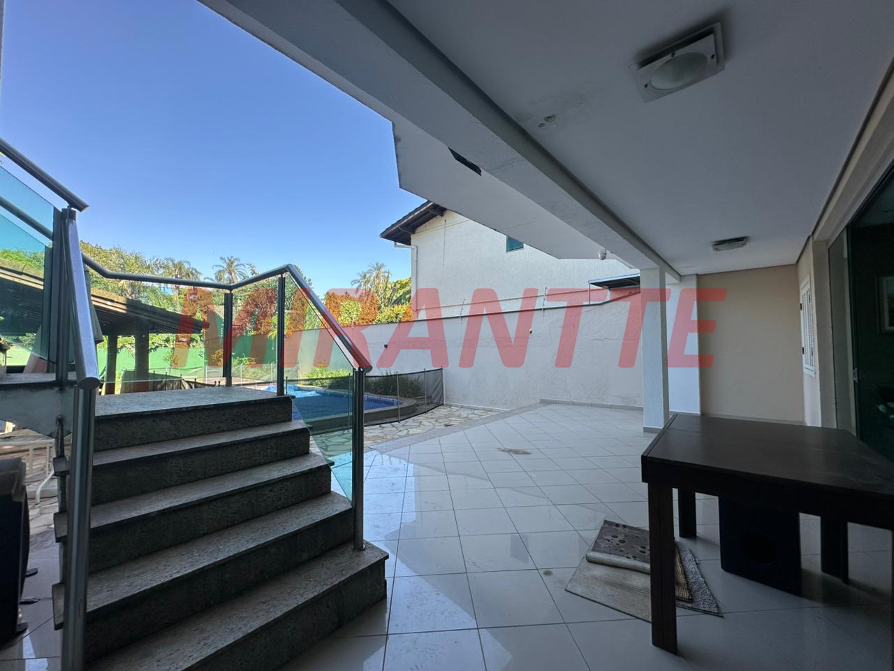 Sobrado de 514m² com 4 quartos em Jardim Floresta