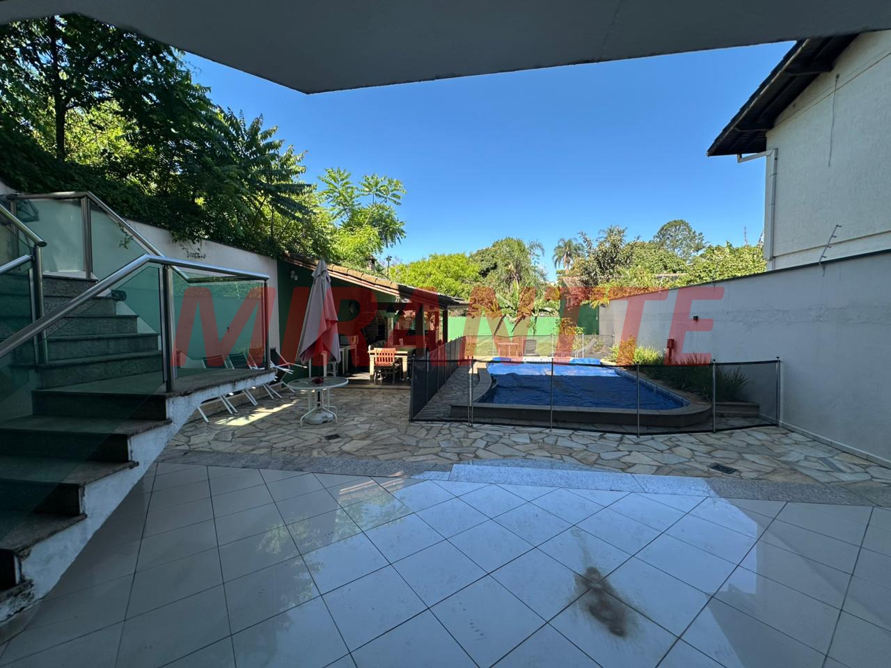 Sobrado de 514m² com 4 quartos em Jardim Floresta