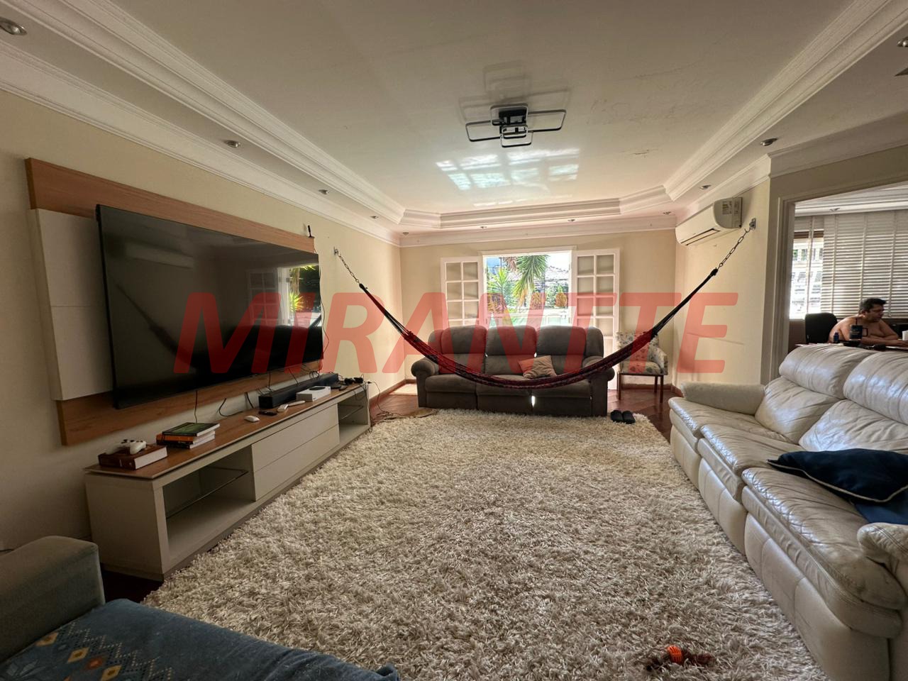 Sobrado de 514m² com 4 quartos em Jardim Floresta