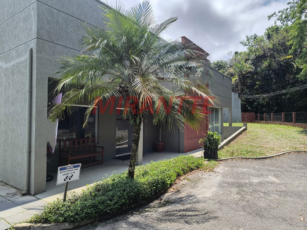 Comercial de 300m² em Roseira