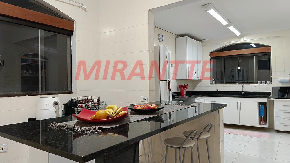Cond. fechado de 460m² com 4 quartos em Serra da Cantareira