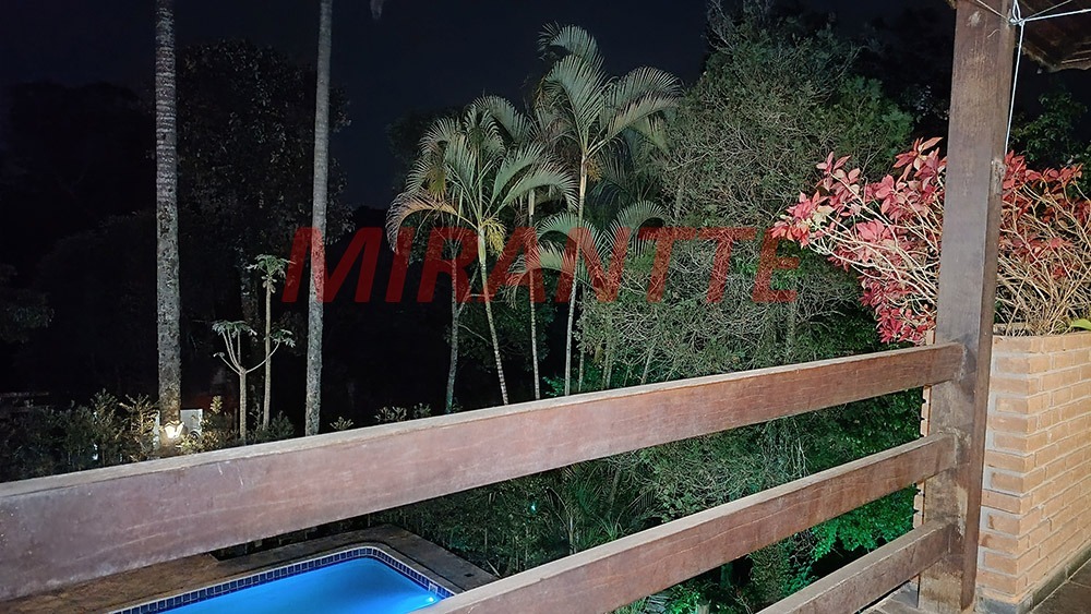 Cond. fechado de 460m² com 4 quartos em Serra da Cantareira