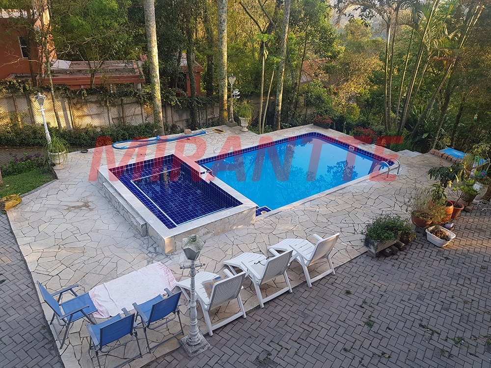 Cond. fechado de 460m² com 4 quartos em Serra da Cantareira