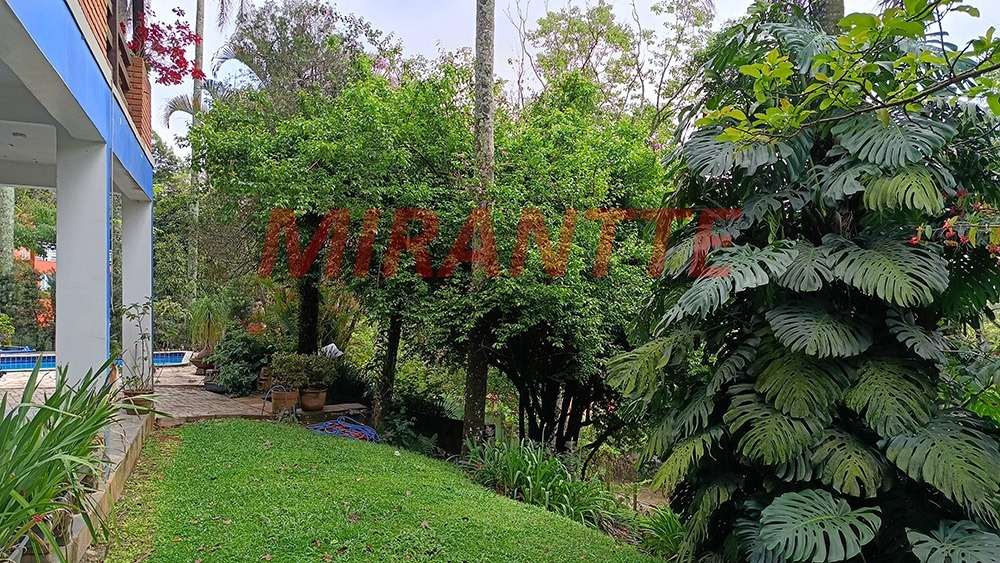 Cond. fechado de 460m² com 4 quartos em Serra da Cantareira