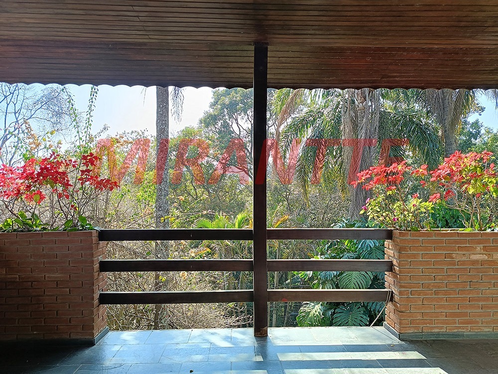 Cond. fechado de 460m² com 4 quartos em Serra da Cantareira