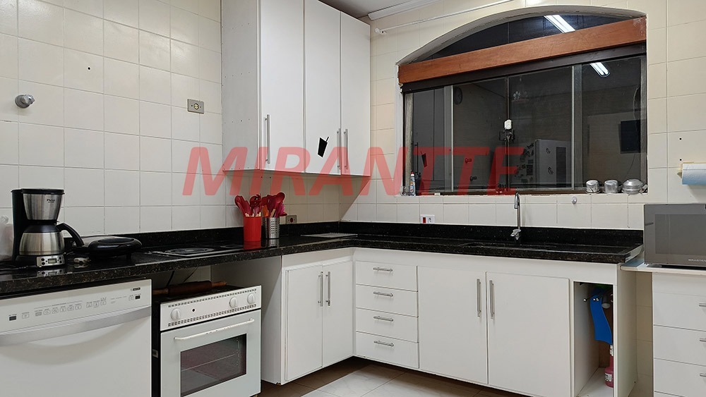 Cond. fechado de 460m² com 4 quartos em Serra da Cantareira