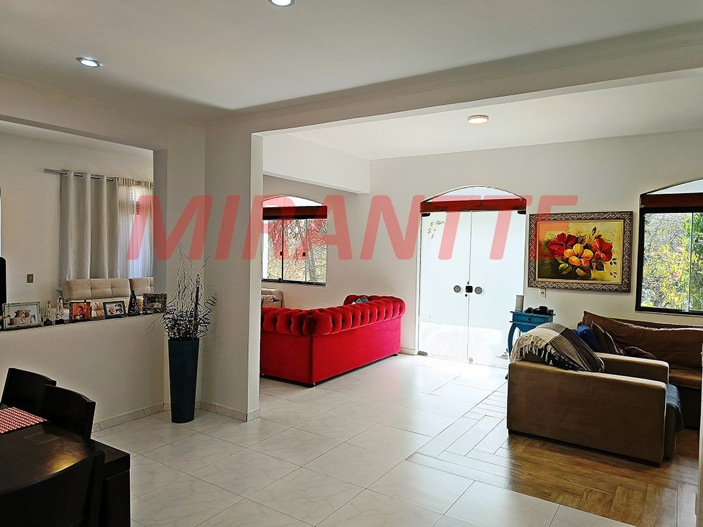 Cond. fechado de 460m² com 4 quartos em Serra da Cantareira
