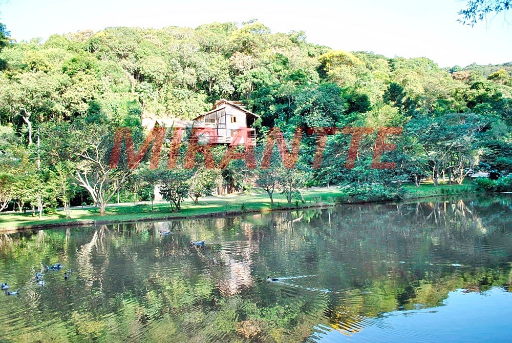 Cond. fechado de 460m² com 4 quartos em Serra da Cantareira