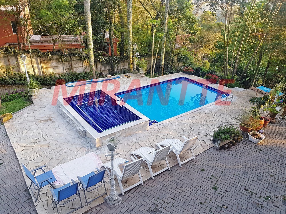 Cond. fechado de 460m² com 4 quartos em Serra da Cantareira