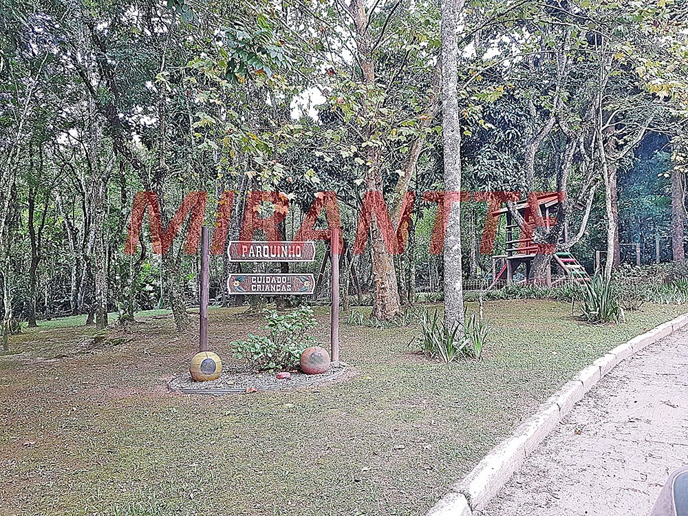 Cond. fechado de 460m² com 4 quartos em Serra da Cantareira