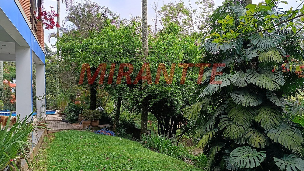 Cond. fechado de 460m² com 4 quartos em Serra da Cantareira