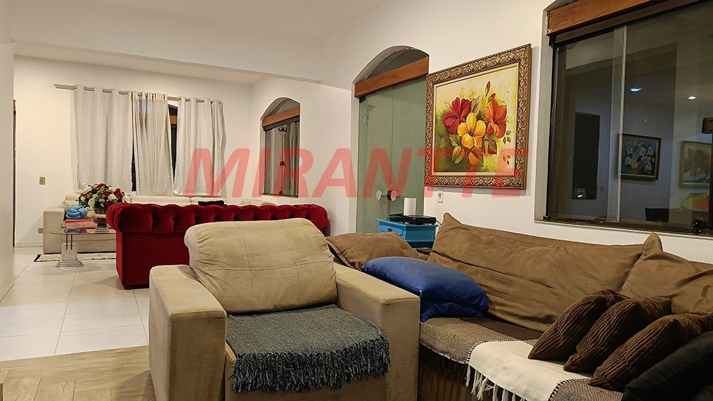 Cond. fechado de 460m² com 4 quartos em Serra da Cantareira
