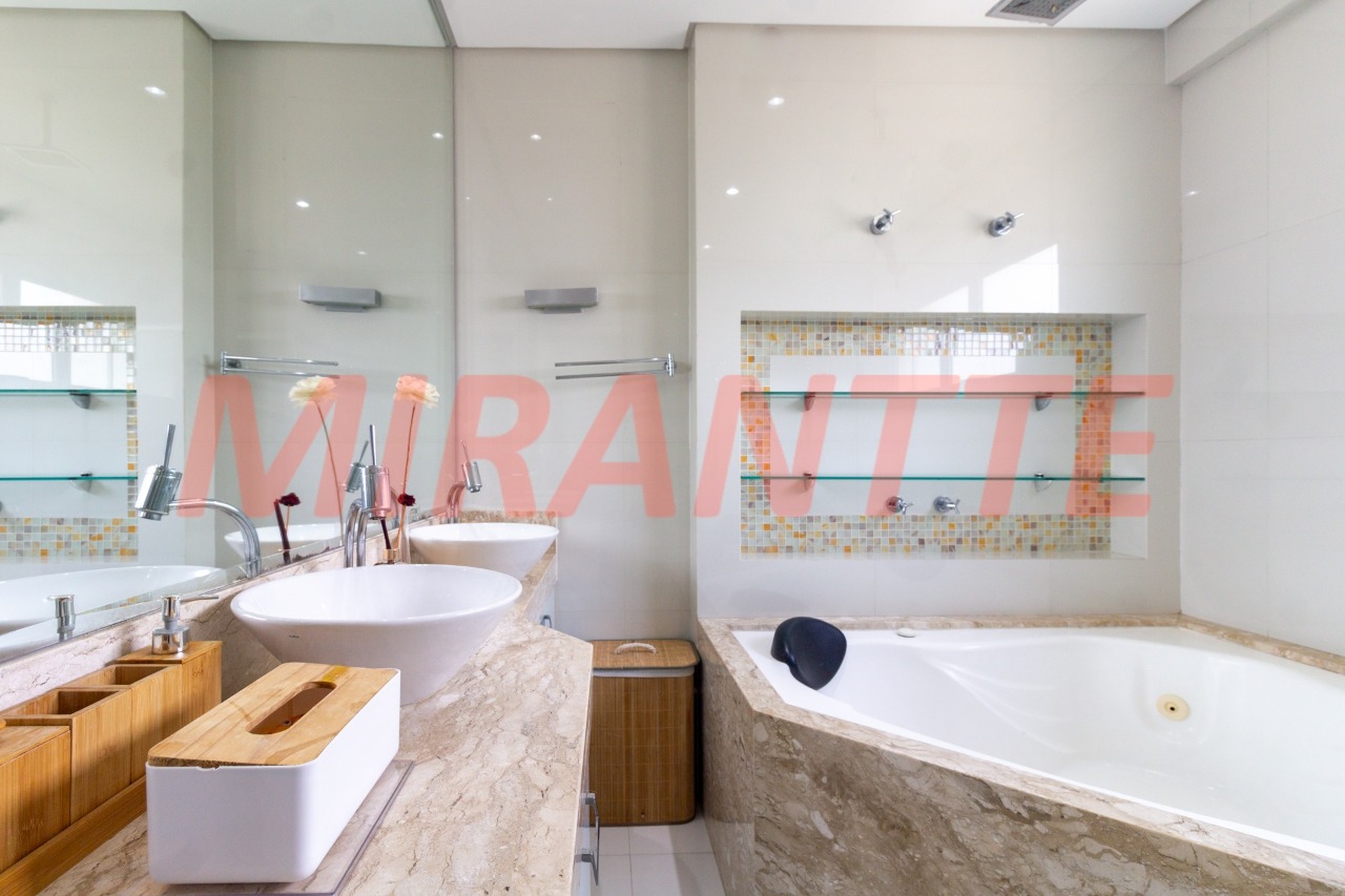 Cobertura de 327m² com 4 quartos em Santa Teresinha