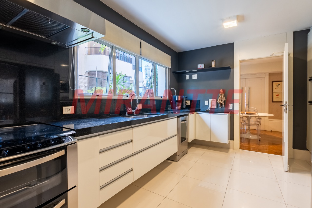 Apartamento de 330m² com 4 quartos em Perdizes