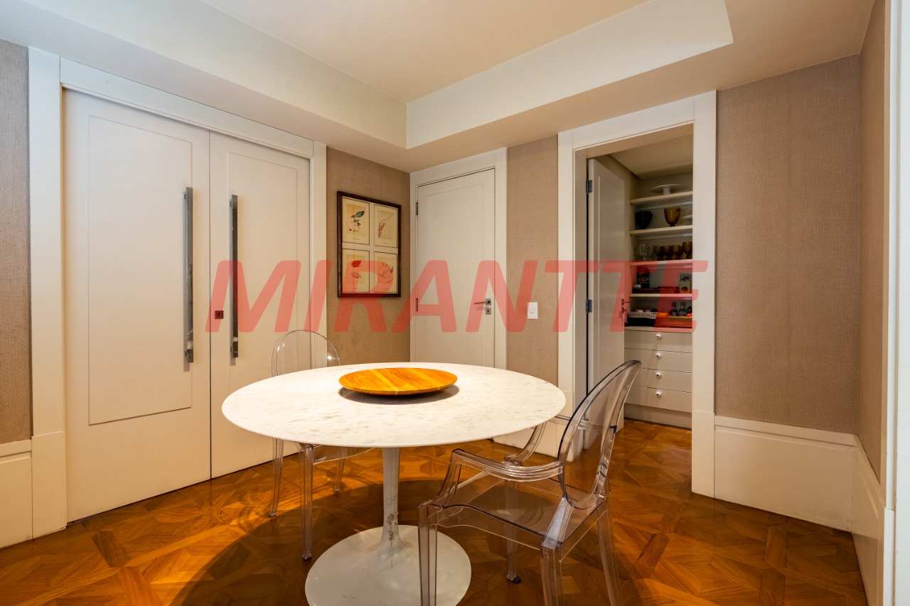 Apartamento de 330m² com 4 quartos em Perdizes