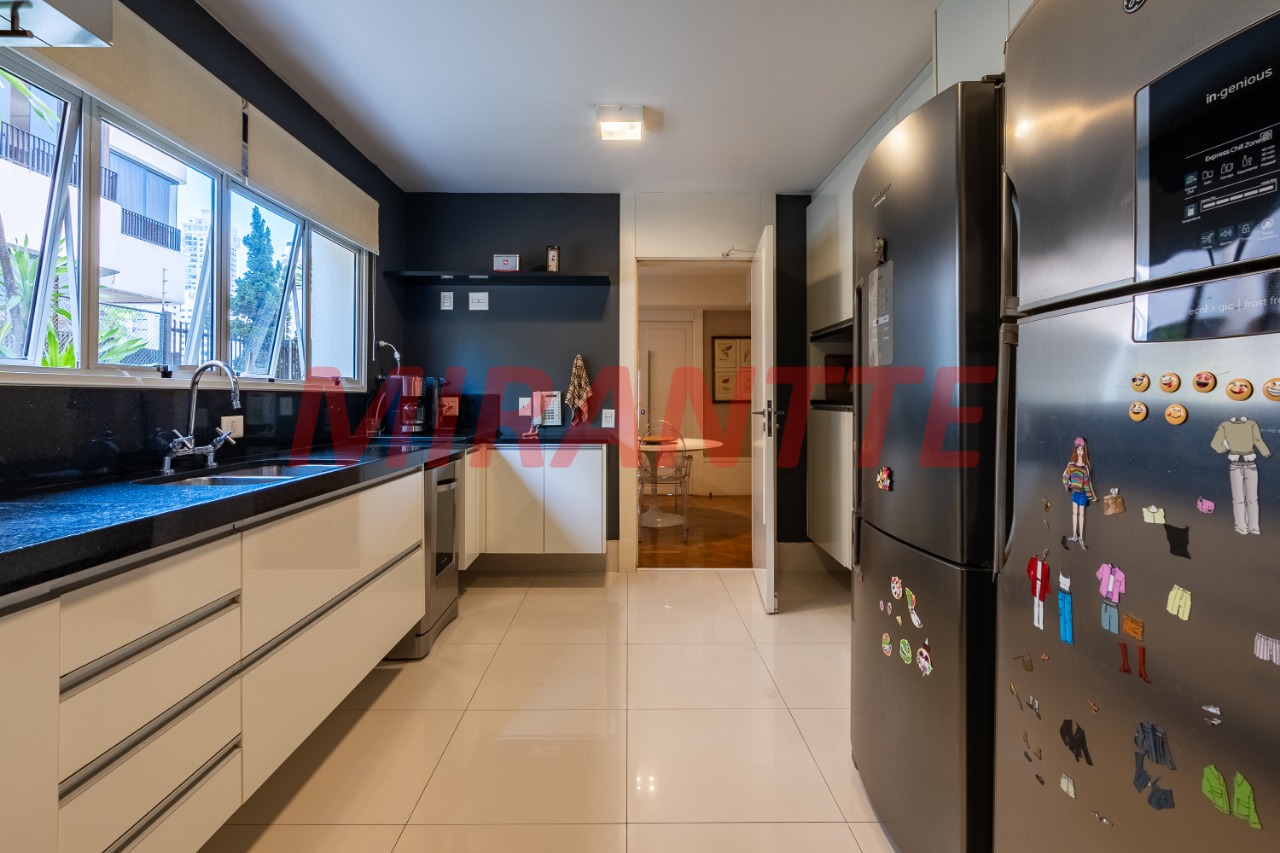 Apartamento de 330m² com 4 quartos em Perdizes