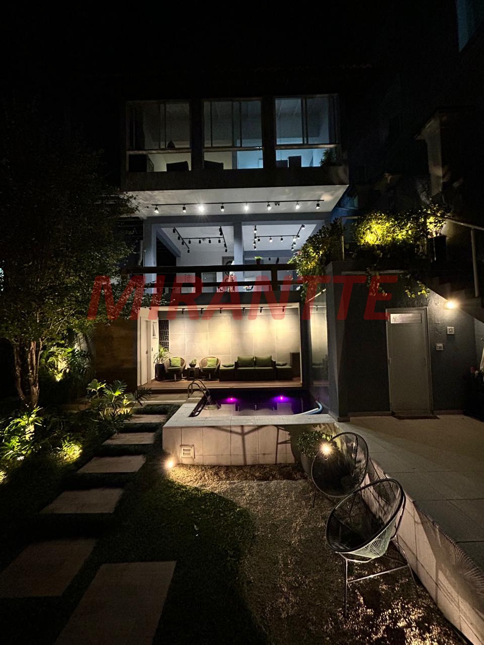 Cond. fechado de 372m² com 4 quartos em Jardim Ibiratiba