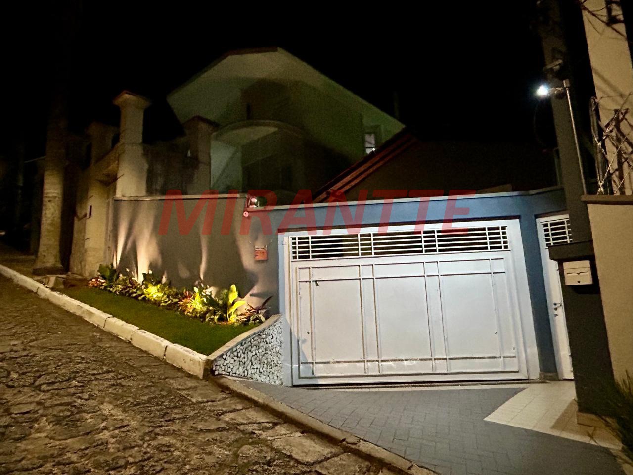Cond. fechado de 372m² com 4 quartos em Jardim Ibiratiba