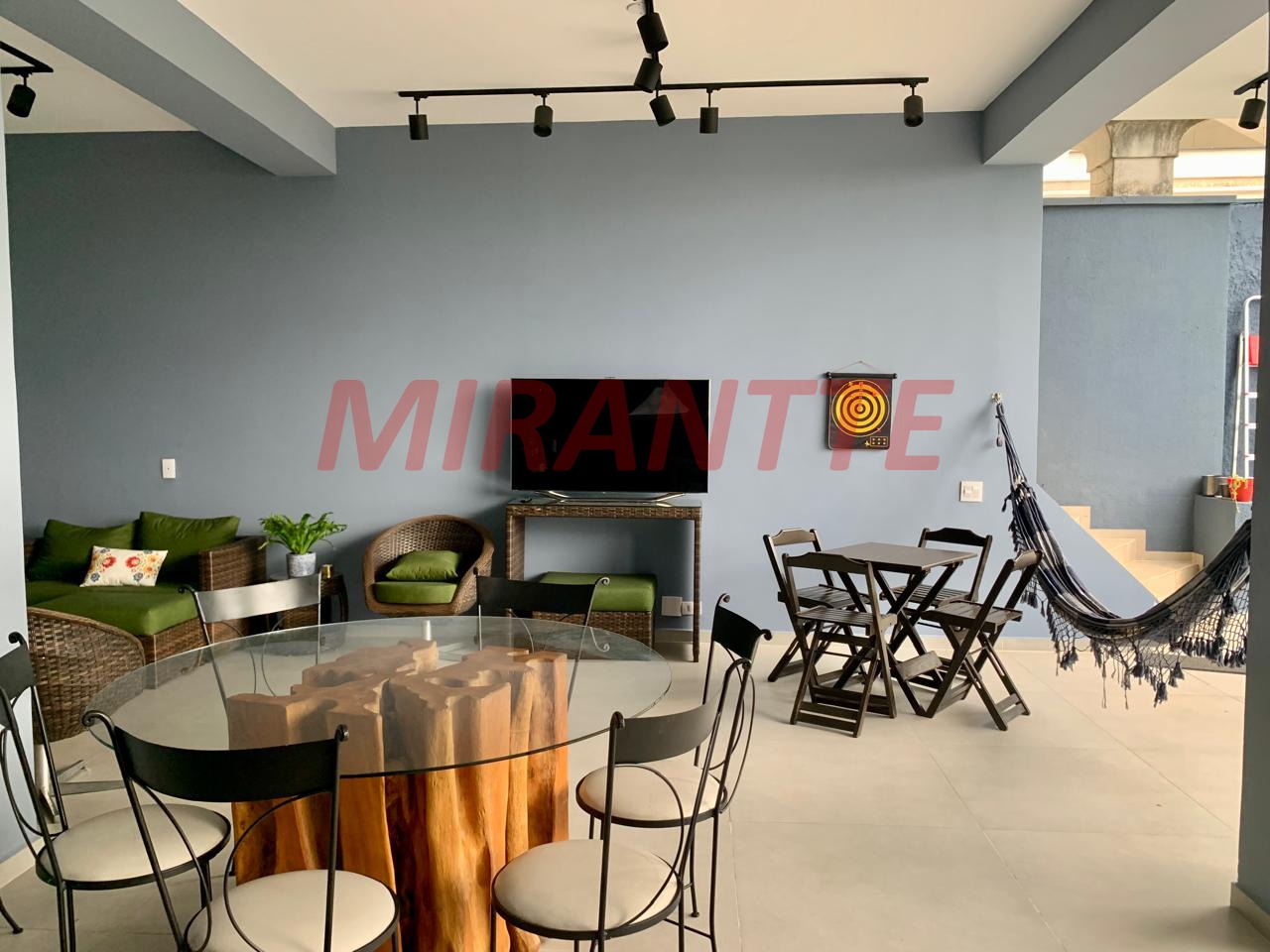 Cond. fechado de 372m² com 4 quartos em Jardim Ibiratiba