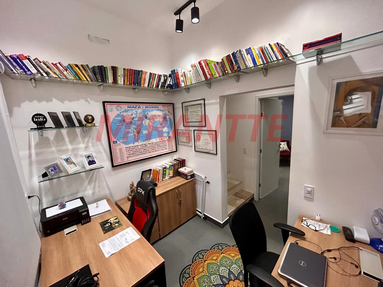 Cond. fechado de 372m² com 4 quartos em Jardim Ibiratiba