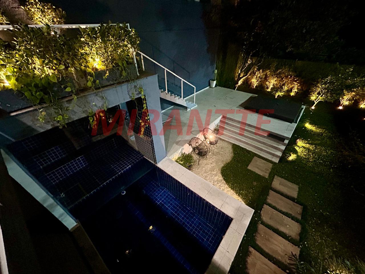 Cond. fechado de 372m² com 4 quartos em Jardim Ibiratiba