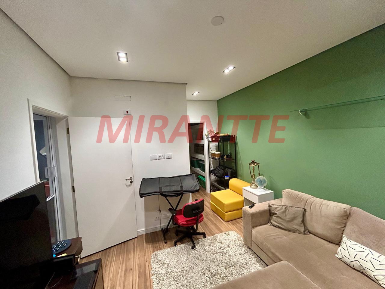 Cond. fechado de 372m² com 4 quartos em Jardim Ibiratiba