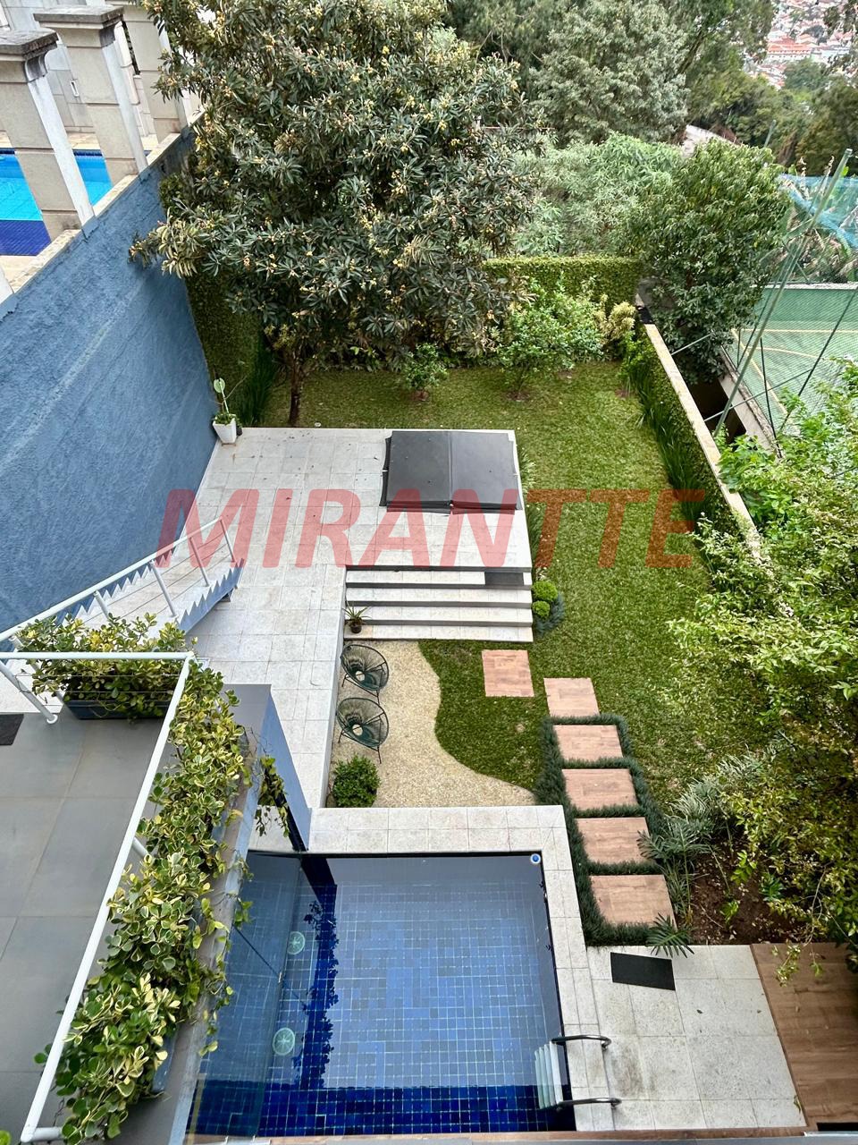 Cond. fechado de 372m² com 4 quartos em Jardim Ibiratiba