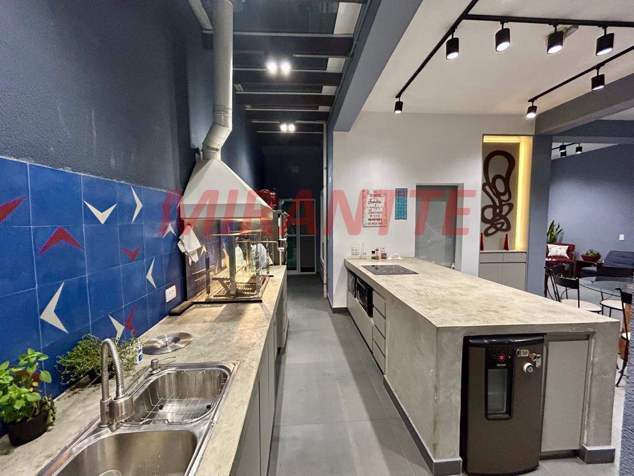 Cond. fechado de 372m² com 4 quartos em Jardim Ibiratiba