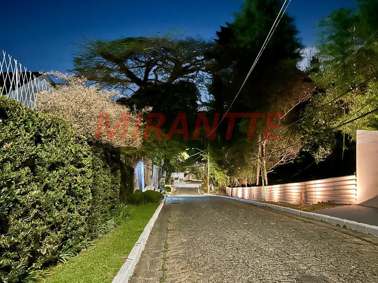 Cond. fechado de 372m² com 4 quartos em Jardim Ibiratiba