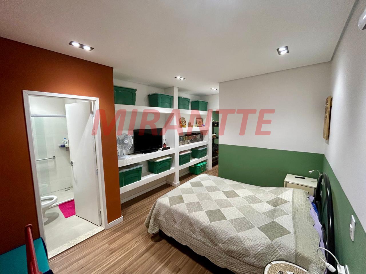 Cond. fechado de 372m² com 4 quartos em Jardim Ibiratiba