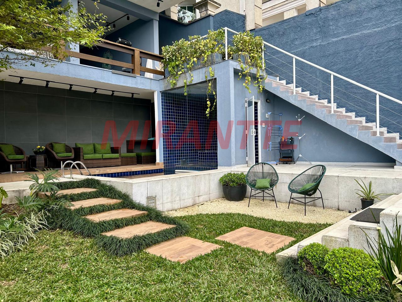 Cond. fechado de 372m² com 4 quartos em Jardim Ibiratiba