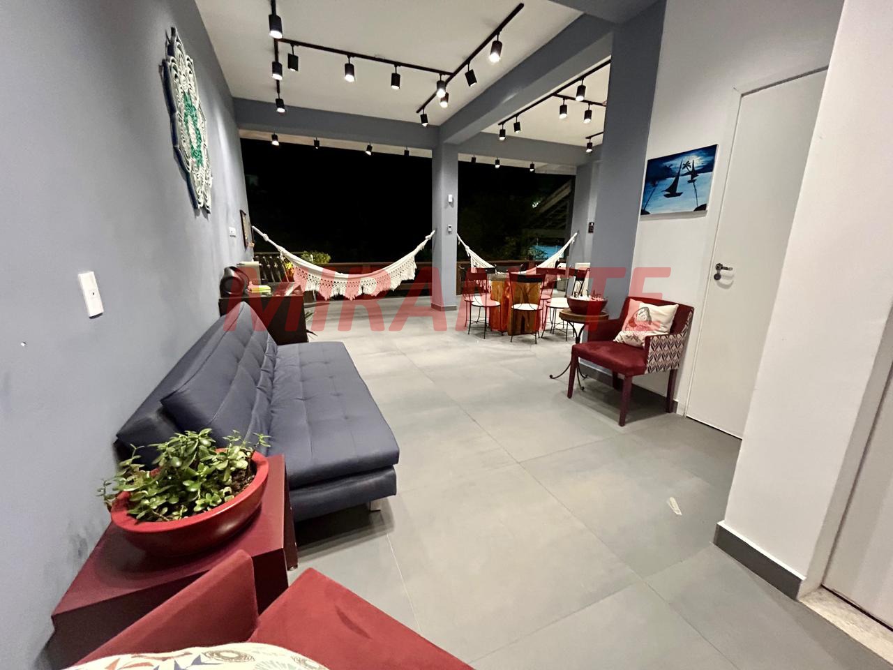 Cond. fechado de 372m² com 4 quartos em Jardim Ibiratiba