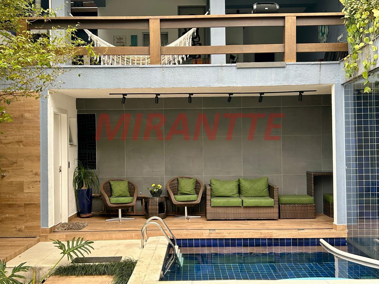 Cond. fechado de 372m² com 4 quartos em Jardim Ibiratiba