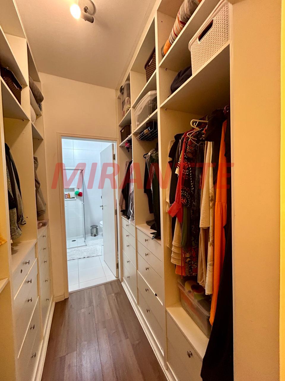 Cond. fechado de 372m² com 4 quartos em Jardim Ibiratiba