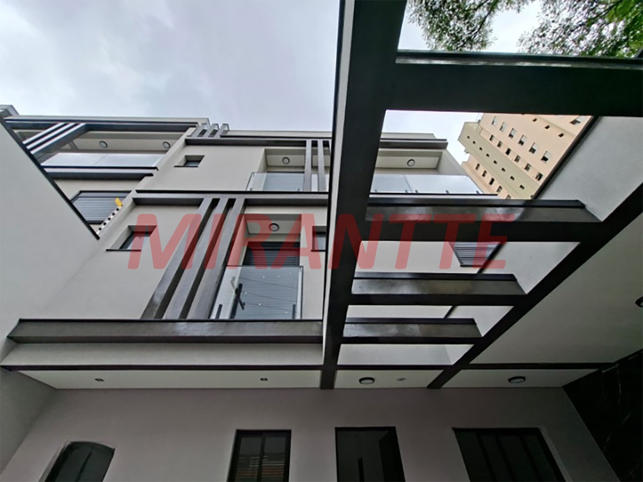 Sobrado de 140m² com 4 quartos em Santa Teresinha