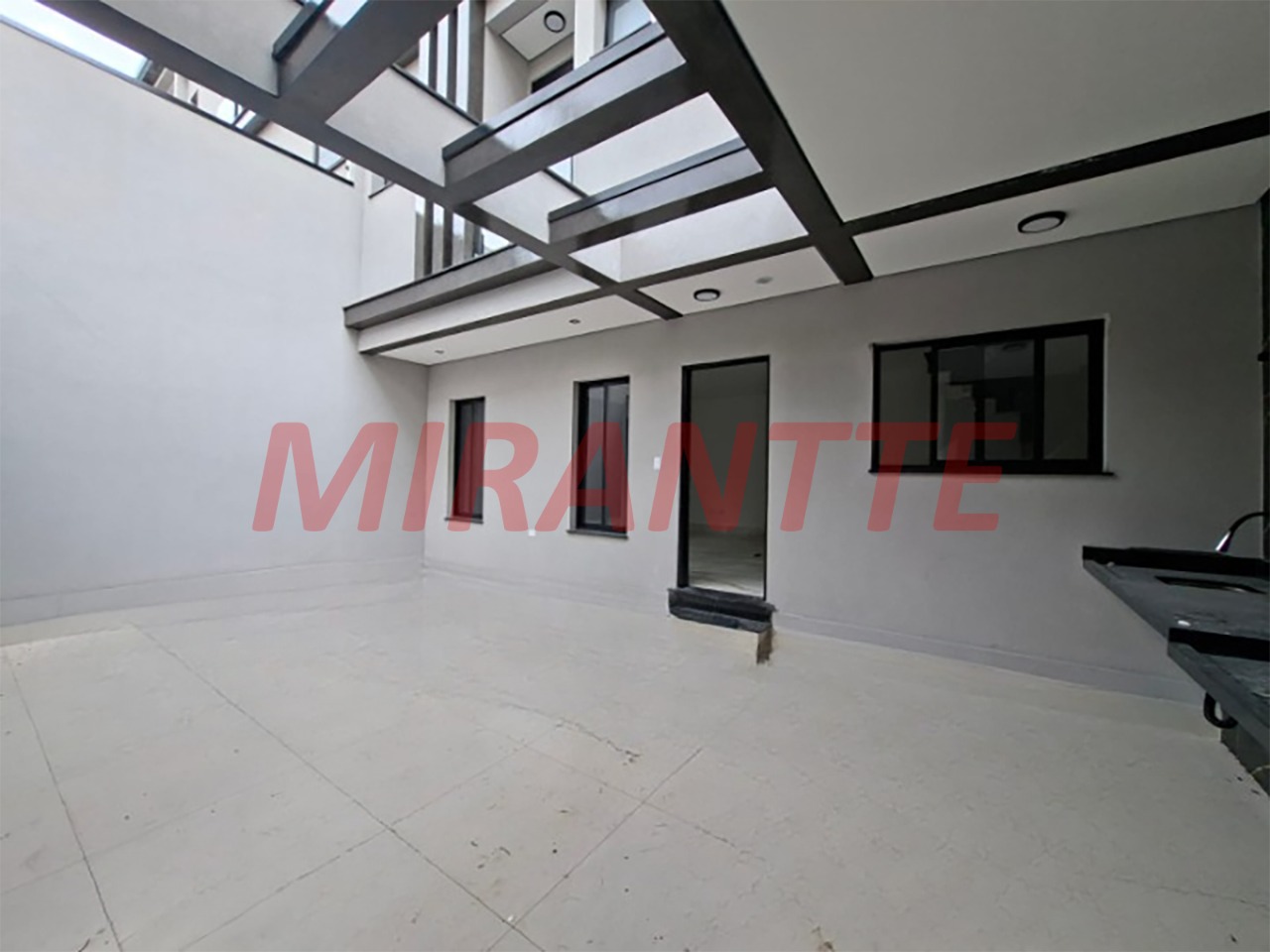 Sobrado de 140m² com 4 quartos em Santa Teresinha