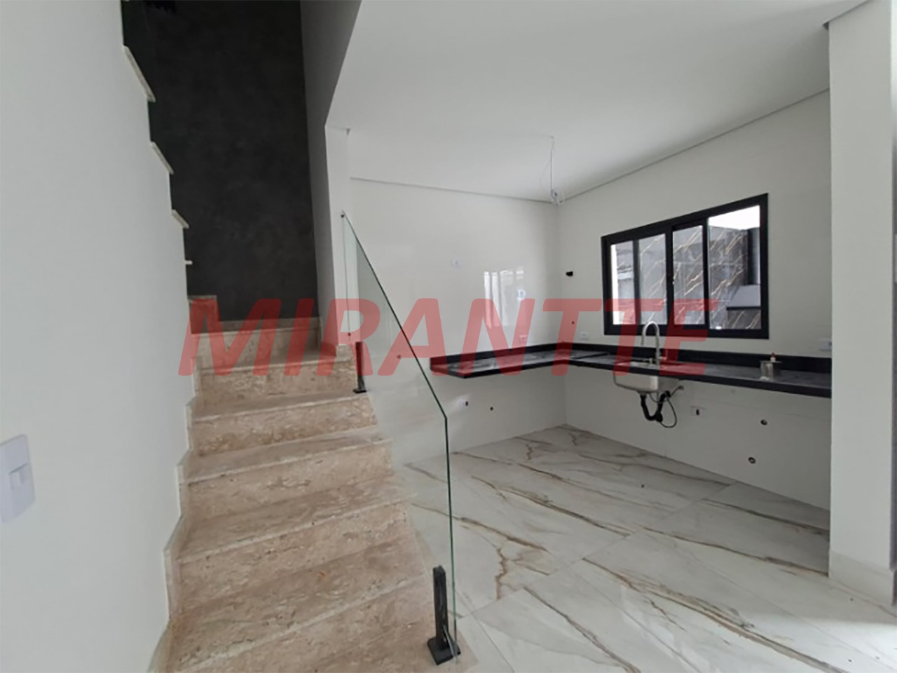 Sobrado de 140m² com 4 quartos em Santa Teresinha