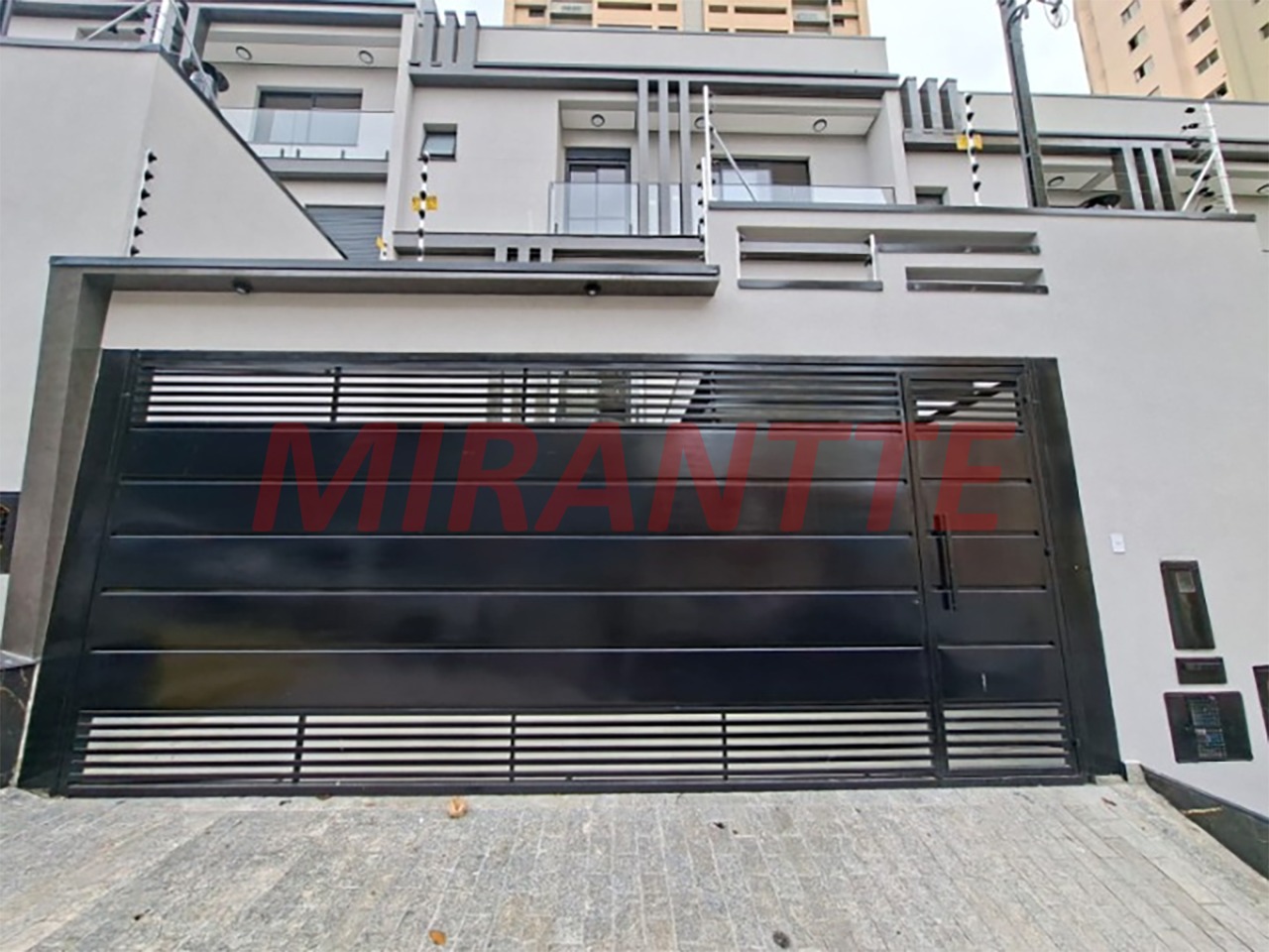 Sobrado de 140m² com 4 quartos em Santa Teresinha