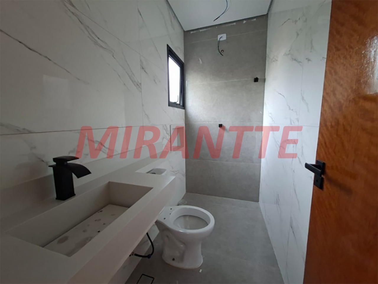 Sobrado de 140m² com 4 quartos em Santa Teresinha