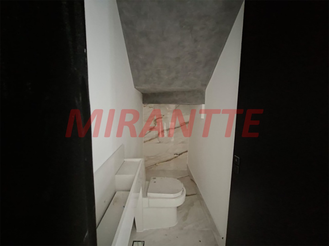 Sobrado de 140m² com 4 quartos em Santa Teresinha