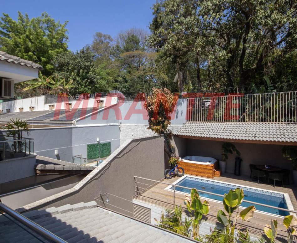 Sobrado de 300m² em Horto Florestal