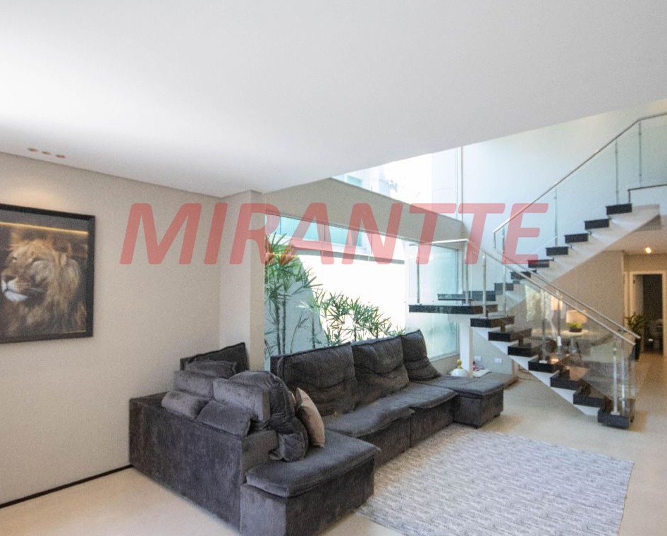 Sobrado de 300m² em Horto Florestal