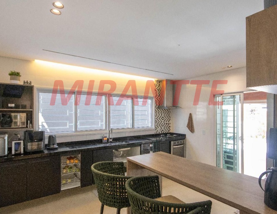 Sobrado de 300m² em Horto Florestal