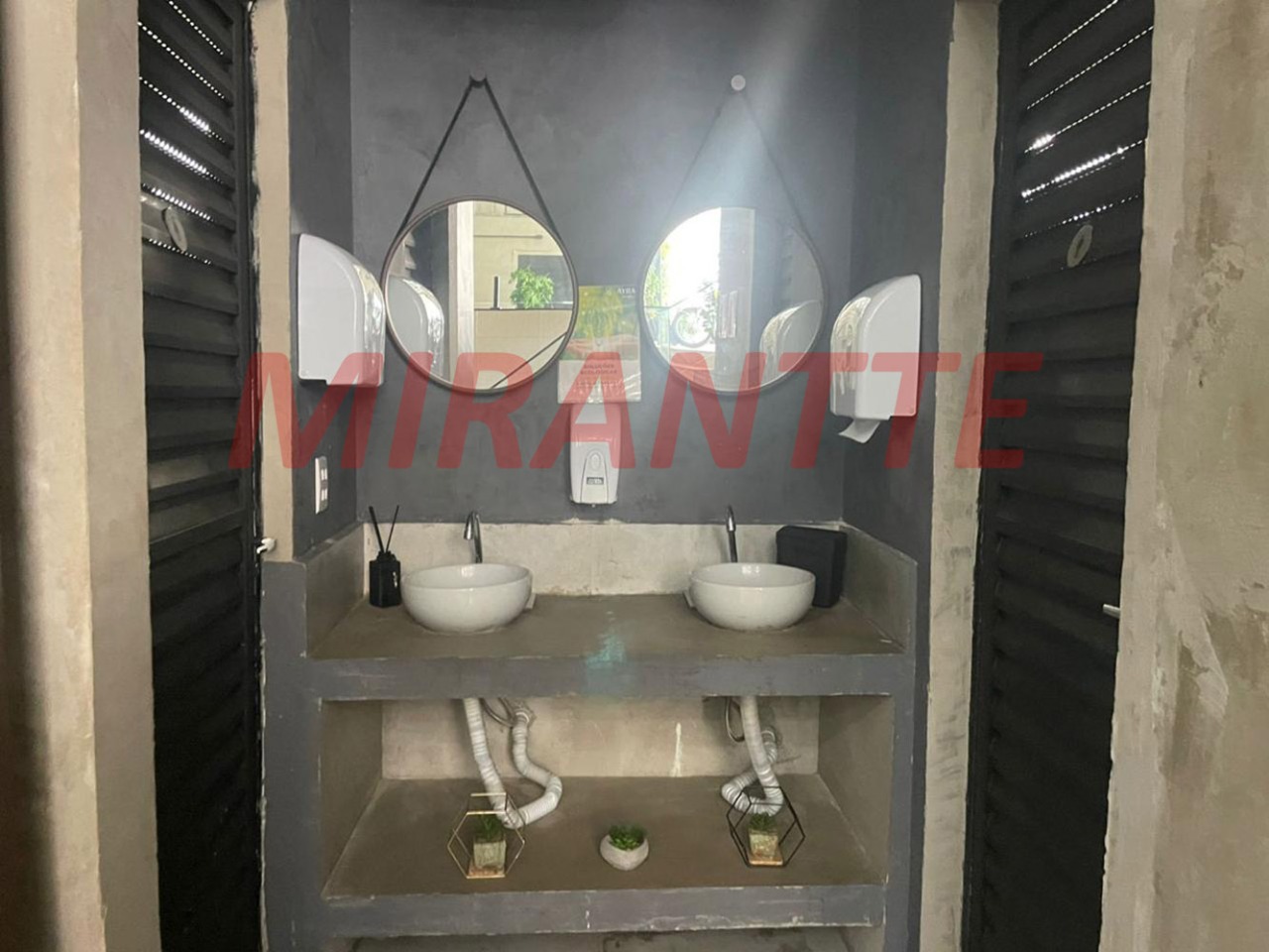 Comercial de 210m² em Imirim
