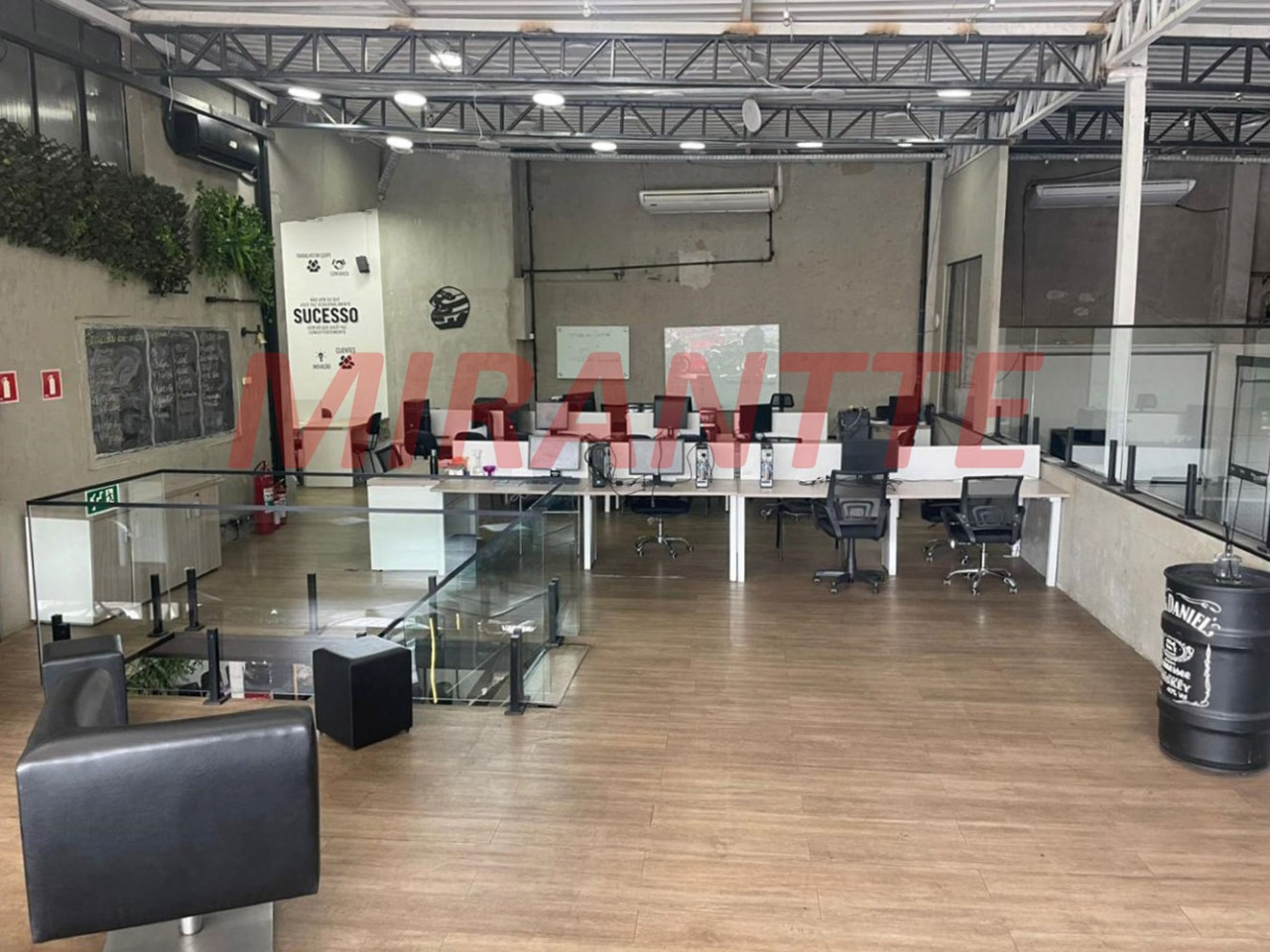 Comercial de 210m² em Imirim