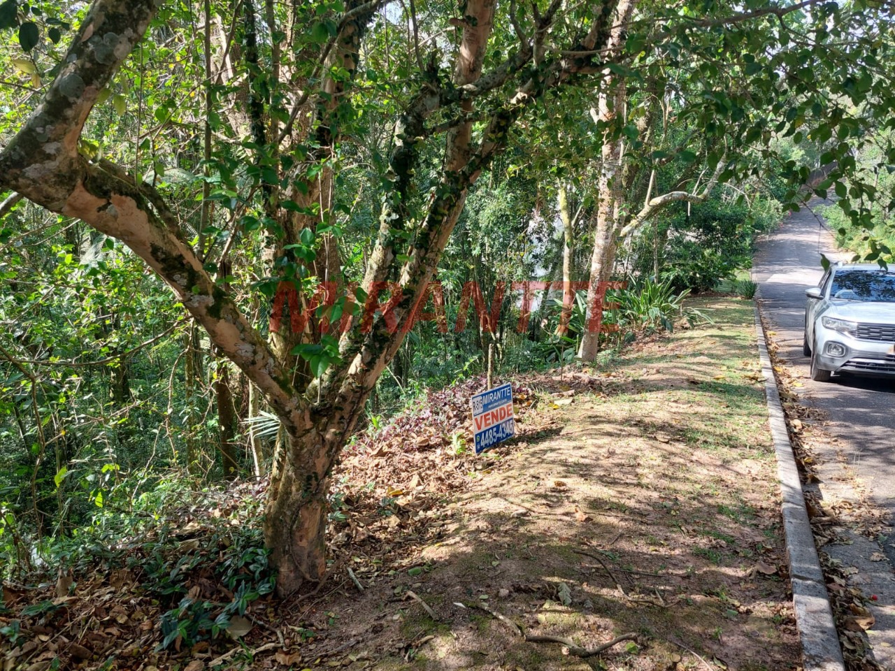 Terreno de 0m² em Alpes Da Cantareira