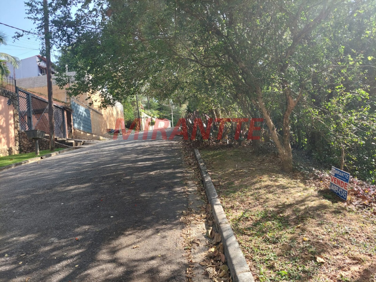 Terreno de 0m² em Alpes Da Cantareira