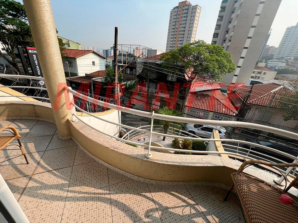 Sobrado de 247m² com 4 quartos em Água Fria