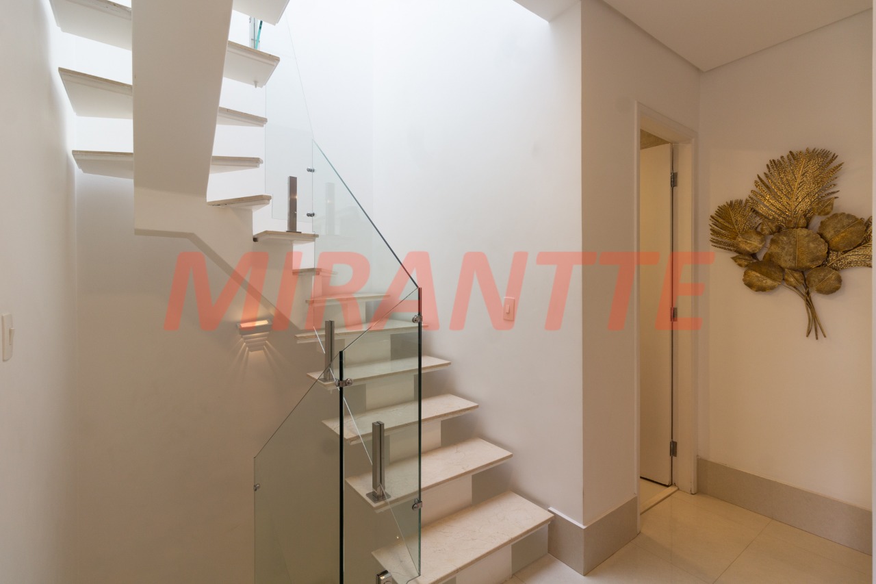 Cond. fechado de 242m² com 3 quartos em Tremembe