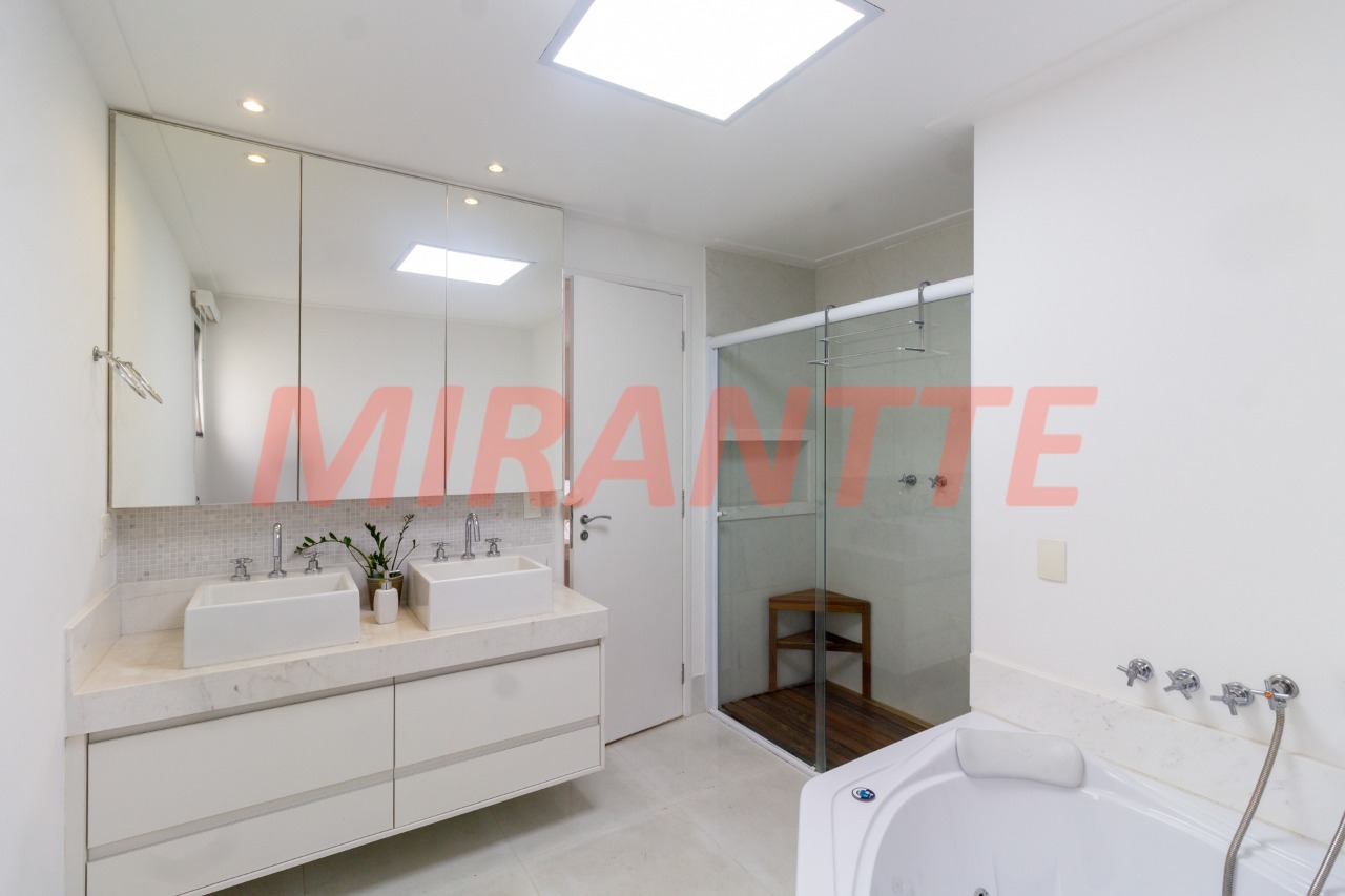 Cond. fechado de 242m² com 3 quartos em Tremembe